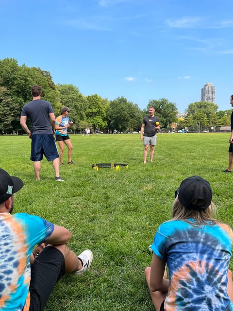 Beefers Scott Diebel, Rachel Loutos, and Gabe Aydelott play a game of spikeball while Jon Pappas and Maggie Sauer spectate in Oz Park, Chicago